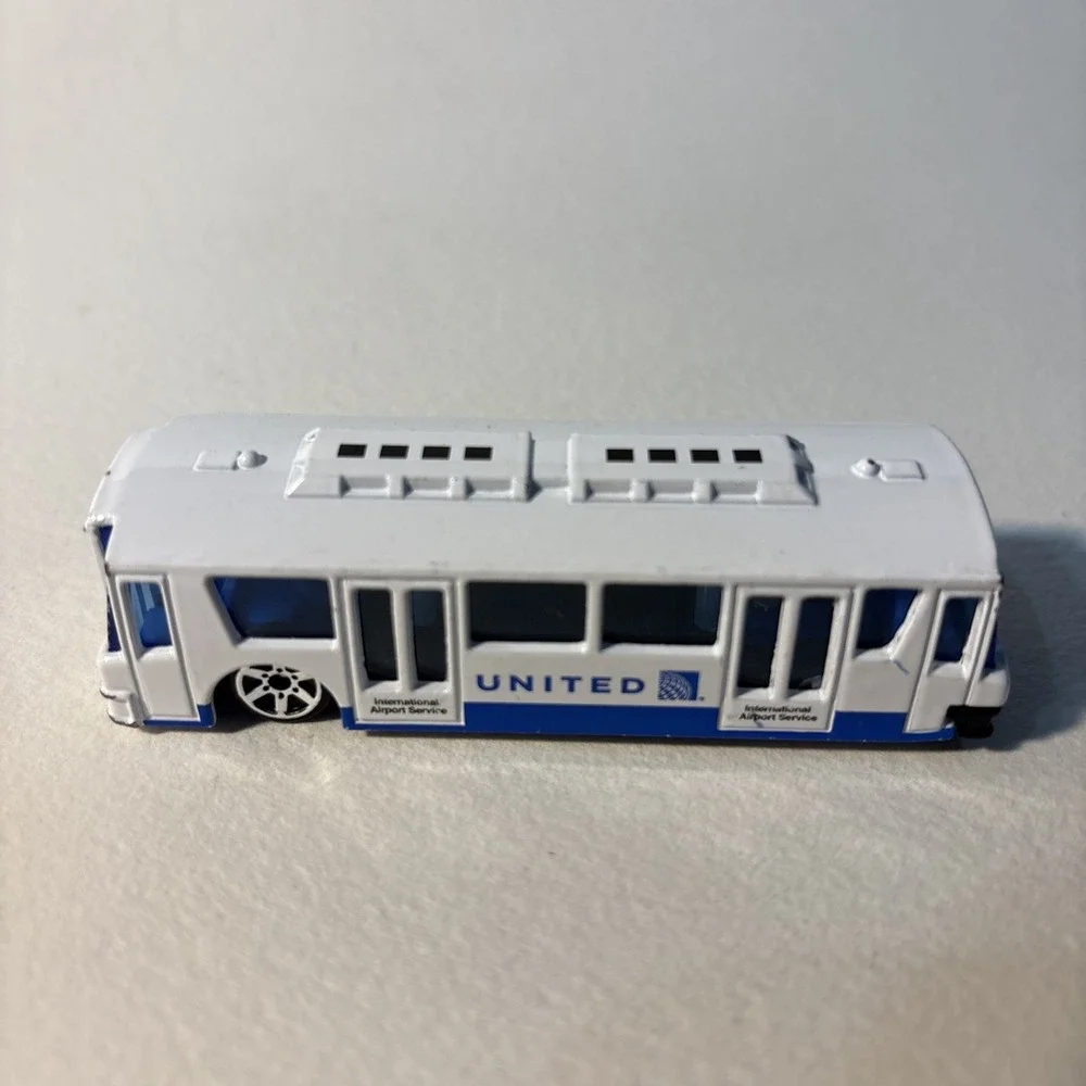 Realtoy United Airlines Airport Bus Service Die Cast GSE 1/64 Ground Support